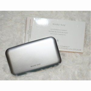 NIB Mary Kay cosmetic makeup compact w/ mirror *discontinued silver rectangle